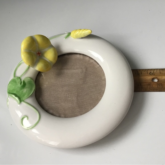 Fitz and Floyd round, 5” white frame with flower - Picture 8 of 8